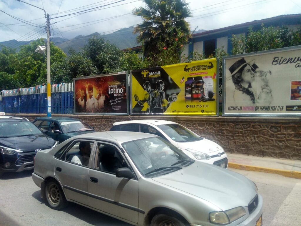 valla publicitaria en Abancay