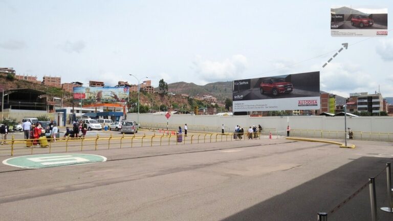 Espacio exterior en Aeropuerto de la ciudad de Cusco