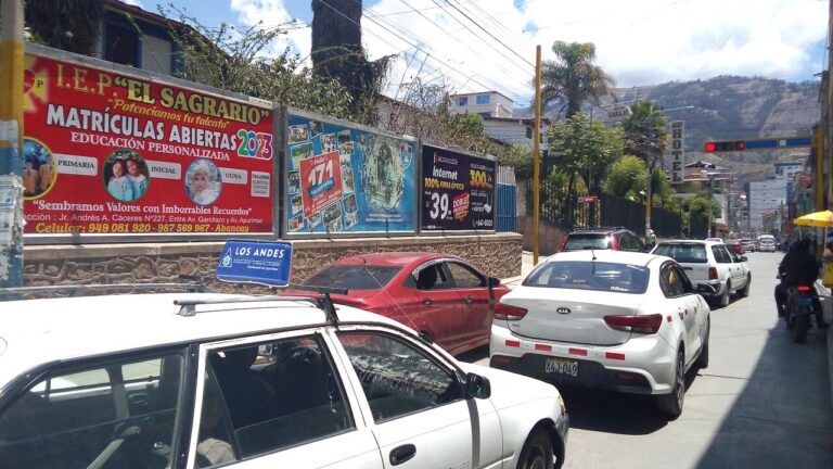 Valla publicitaria en Av. Diaz Barcenas-Abancay